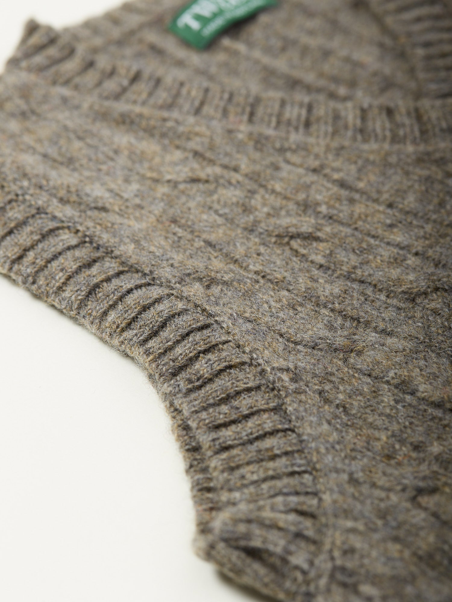 Cable Knit Shetland Slip-over Oyster