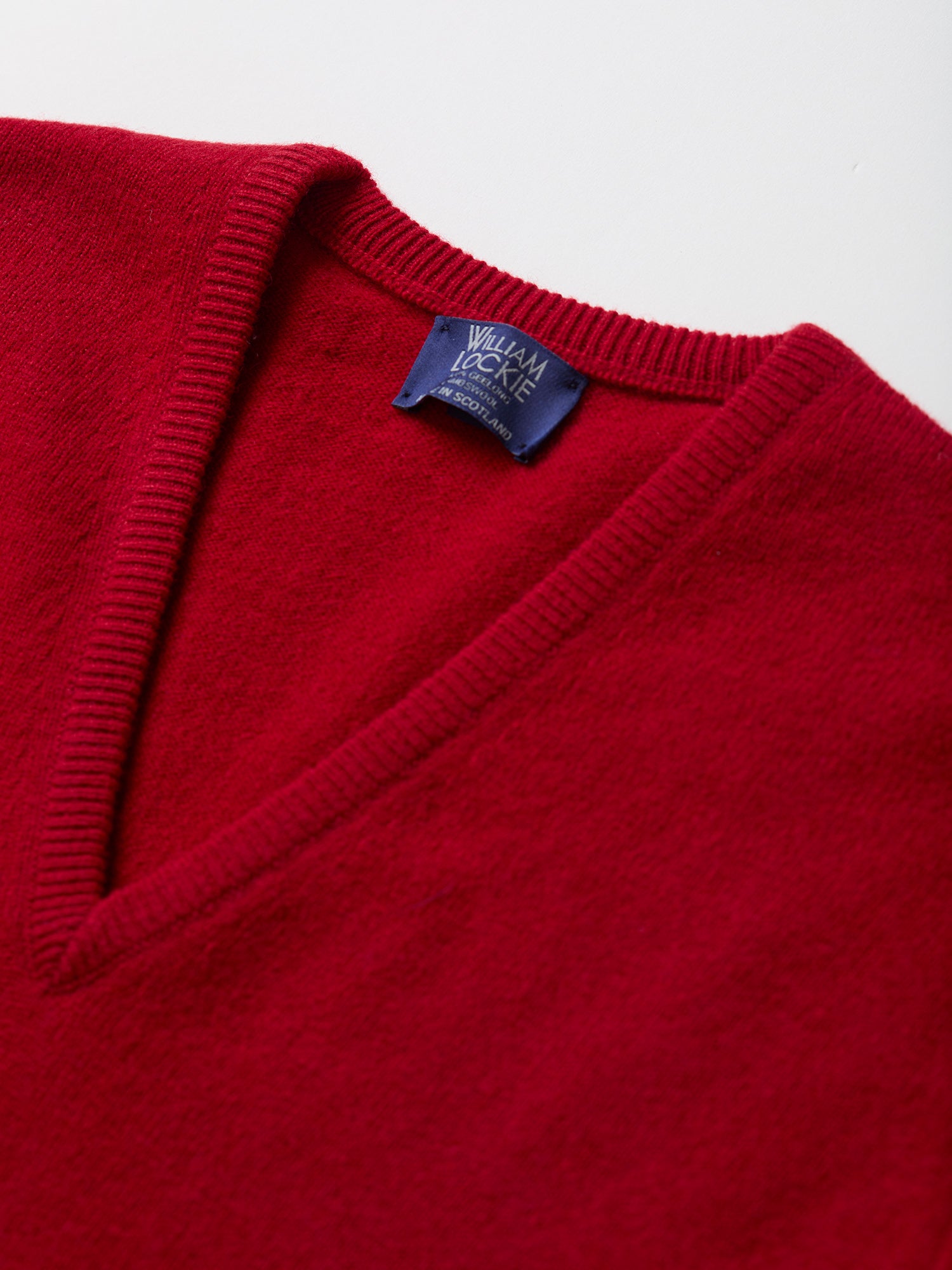 Lambswool Vee-neck Chianti