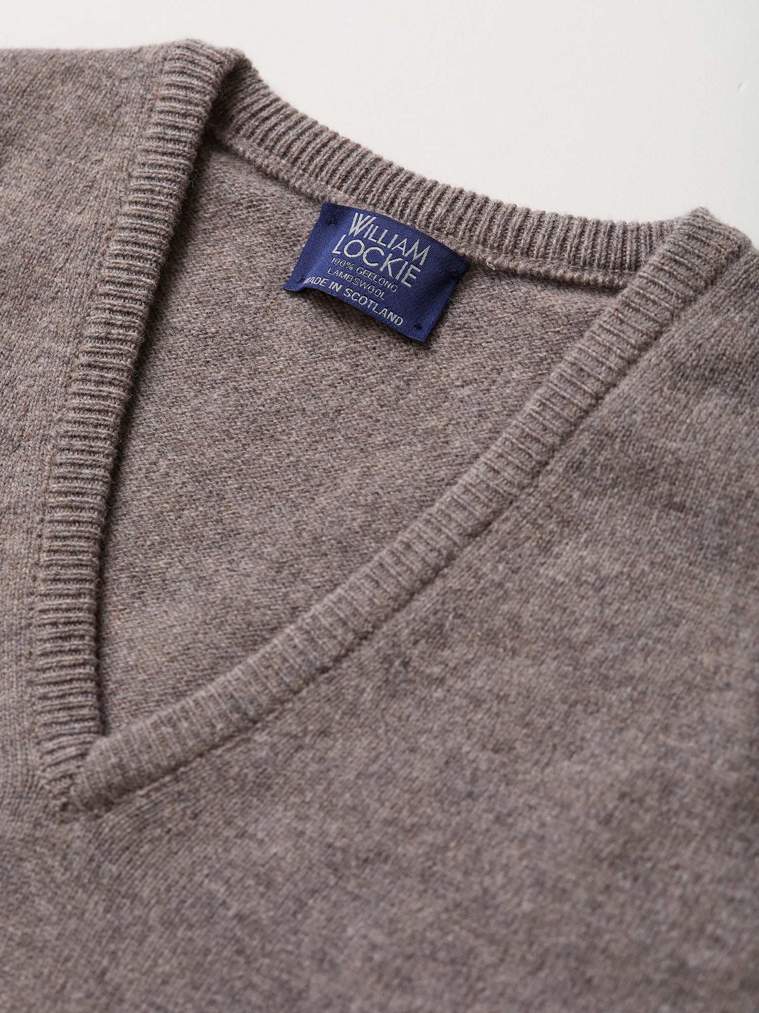 Lambswool Vee Neck Vole